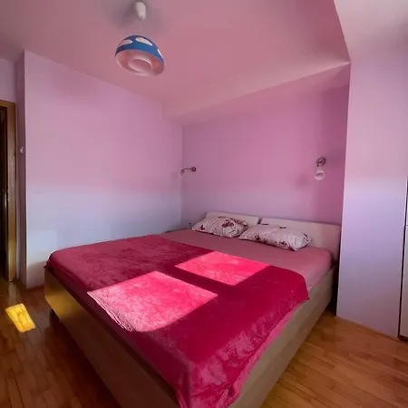 Velvet Living Luxury - Two Bedrooms 斯科普里